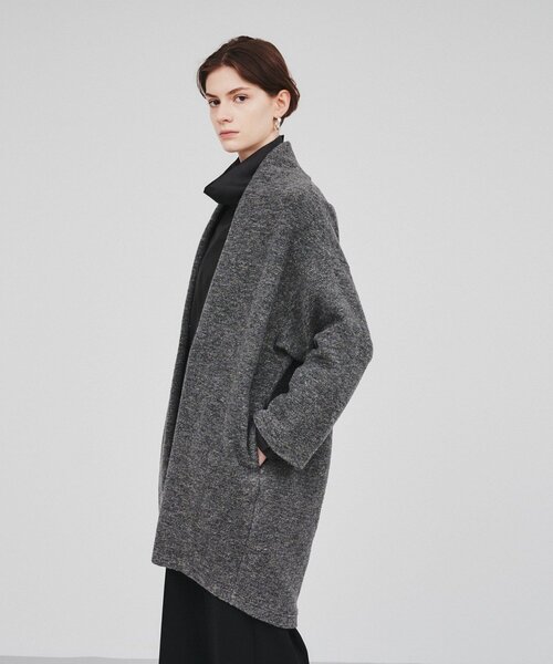 cloenc(クロエンス)の「◆ラメスライバー ニットガウンコート(ノーカラーコート・レディース・チャコールグレー/ナチュラル・02)」の4枚目の写真