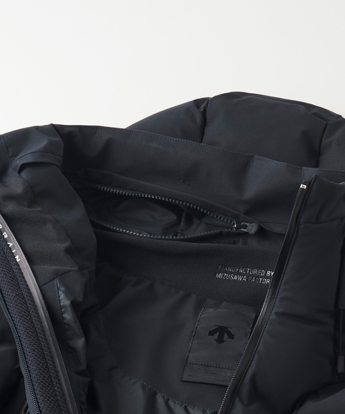 DESCENTE（デサント）の「【DESCENTE ALLTERRAIN】 水沢ダウンOVERSIZED JACKET MOUNTAINEER DAMYGK32U（ダウンジャケット/コート・レディース・ブラック・SMALL/MEDIUM）」の15枚目の写真