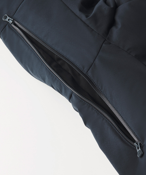 DESCENTE（デサント）の「【DESCENTE ALLTERRAIN】 水沢ダウンOVERSIZED JACKET MOUNTAINEER DAMYGK32U（ダウンジャケット/コート・レディース・ブラック・SMALL/MEDIUM）」の19枚目の写真