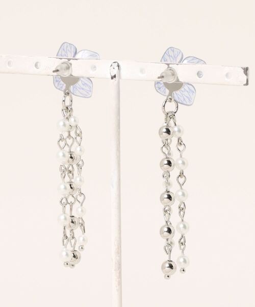 tone（トーン）の「【Astyle】フラワーパールチェーンチタンピアス(MA)（ピアス（両耳用）・レディース・シルバー・FREE）」の2枚目の写真