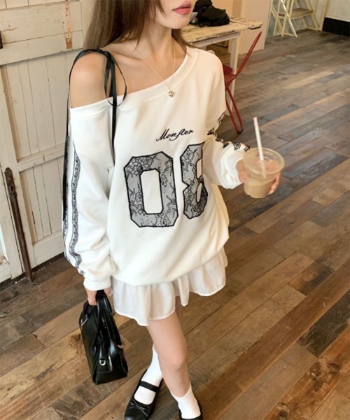 by muni:r（バイ ムニール）の「ラブリーリボンレースアンバランススウェット（スウェット・レディース・ブラック/ホワイト・FREE）」の2枚目の写真