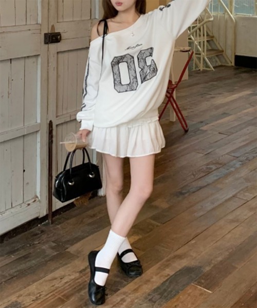 by muni:r（バイ ムニール）の「ラブリーリボンレースアンバランススウェット（スウェット・レディース・ブラック/ホワイト・FREE）」の3枚目の写真