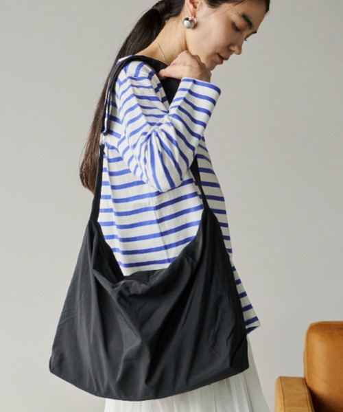 A4収納可能】ライトウェイトショルダーバッグ（ショルダーバッグ