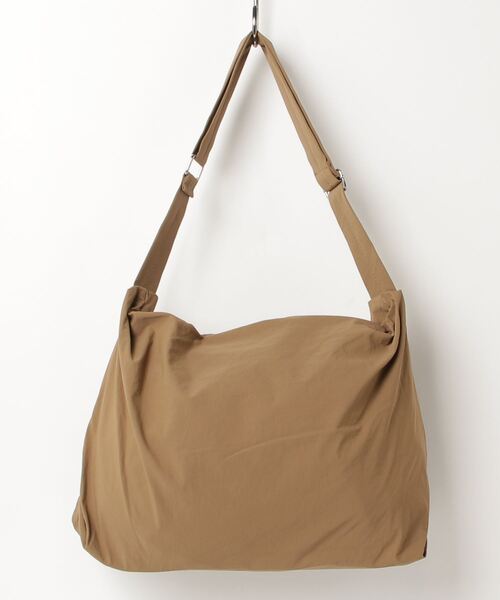 Libra Cue（リブラ キュー）の「【A4収納可能】ライトウェイトショルダーバッグ（ショルダーバッグ・レディース・ブラック/ベージュ/アイボリー・FREE）」の10枚目の写真