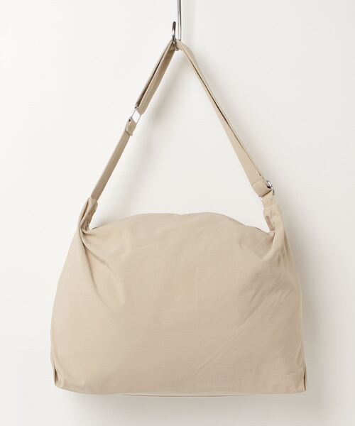 Libra Cue（リブラ キュー）の「【A4収納可能】ライトウェイトショルダーバッグ（ショルダーバッグ・レディース・ブラック/ベージュ/アイボリー・FREE）」の14枚目の写真