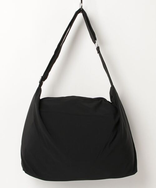 Libra Cue（リブラ キュー）の「【A4収納可能】ライトウェイトショルダーバッグ（ショルダーバッグ・レディース・ブラック/ベージュ/アイボリー・FREE）」の6枚目の写真