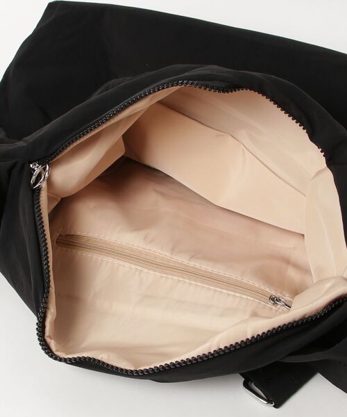 Libra Cue（リブラ キュー）の「【A4収納可能】ライトウェイトショルダーバッグ（ショルダーバッグ・レディース・ブラック/ベージュ/アイボリー・FREE）」の8枚目の写真