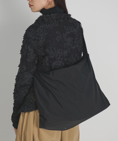 Libra Cue（リブラ キュー）の「【A4収納可能】ライトウェイトショルダーバッグ（ショルダーバッグ・レディース・ブラック/ベージュ/アイボリー・FREE）」の15枚目の写真