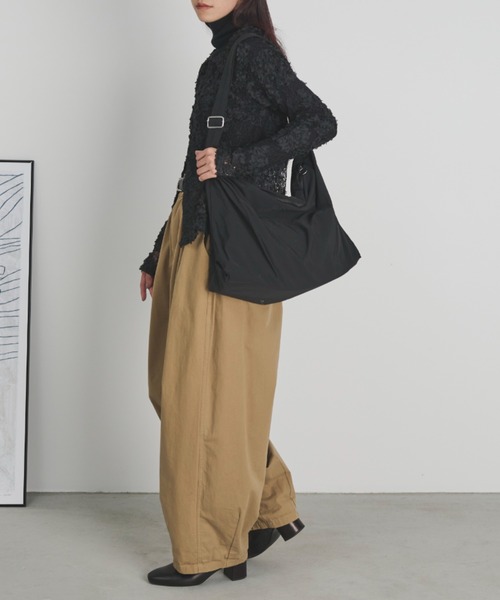 Libra Cue（リブラ キュー）の「【A4収納可能】ライトウェイトショルダーバッグ（ショルダーバッグ・レディース・ブラック/ベージュ/アイボリー・FREE）」の5枚目の写真