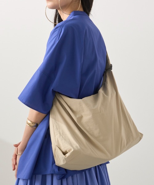 Libra Cue（リブラ キュー）の「【A4収納可能】ライトウェイトショルダーバッグ（ショルダーバッグ・レディース・ブラック/ベージュ/アイボリー・FREE）」の17枚目の写真