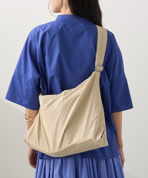 Libra Cue（リブラ キュー）の「【A4収納可能】ライトウェイトショルダーバッグ（ショルダーバッグ・レディース・ブラック/ベージュ/アイボリー・FREE）」の16枚目の写真