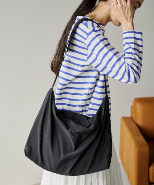 Libra Cue（リブラ キュー）の「【A4収納可能】ライトウェイトショルダーバッグ（ショルダーバッグ・レディース・ブラック/ベージュ/アイボリー・FREE）」の22枚目の写真