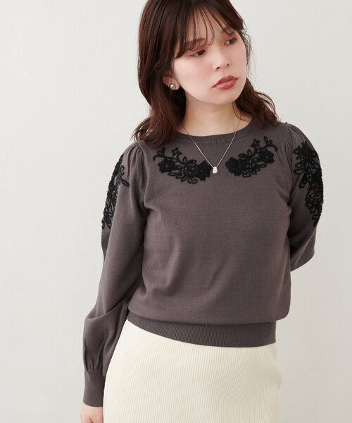 natural couture（ナチュラルクチュール）の「お花モチーフコード刺繍ニット（ニット/セーター・レディース・ライトグレー/チャコールグレー/グレイッシュベージュ/オフホワイト・FREE）」の11枚目の写真