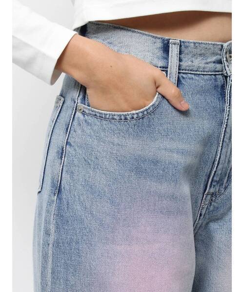 EVRIS（エヴリス）の「カラールーズワイドデニムパンツ（デニムパンツ・レディース・ブラック/ブルー・MEDIUM/SMALL）」の17枚目の写真