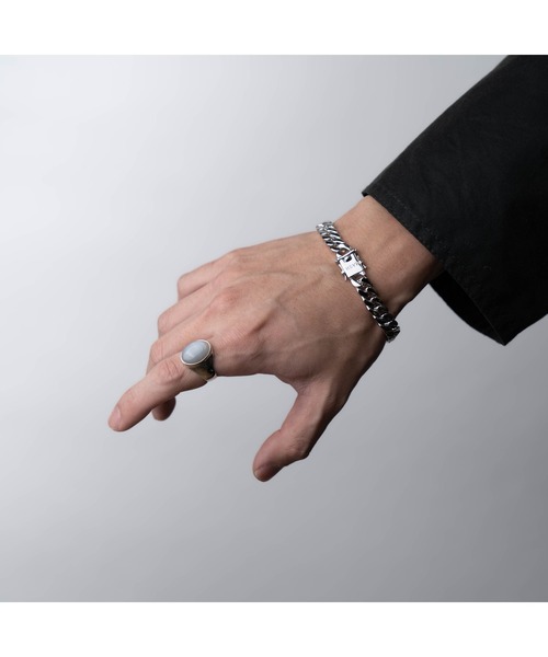 STUDIOUS（ステュディオス）の「【HASH./ハッシュ】Curve Chain Bracelet（バングル/リストバンド・メンズ・シルバー・FREE）」の4枚目の写真