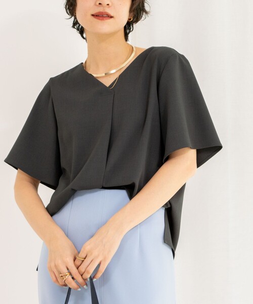 NOLLEY’S Sophi（ノーリーズソフィ）の「《セットアップ対応》ツイルVタックブラウス（シャツ/ブラウス・レディース・ブラック/チャコールグレー/ホワイト・36/38）」の3枚目の写真
