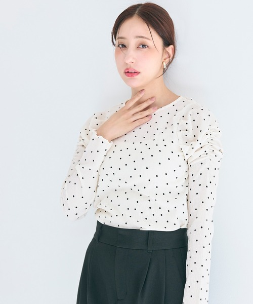 coca（coca）（コカ）の「クレープシャーリングパフスリーブトップス（Tシャツ/カットソー・レディース・アイボリー/ブラック/B/A/C/D/ドット/チャコール/グレイッシュベージュ・S/L/M）」の14枚目の写真