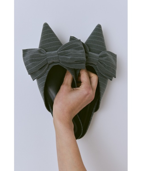 un/neu(アンノイ)の「ポインテッドストライプリボンミュール(パンプス・レディース・グレー/イエロー/ブラック・SMALL/MEDIUM/LARGE)」の14枚目の写真