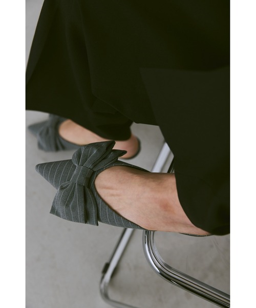 un/neu(アンノイ)の「ポインテッドストライプリボンミュール(パンプス・レディース・グレー/イエロー/ブラック・SMALL/MEDIUM/LARGE)」の17枚目の写真