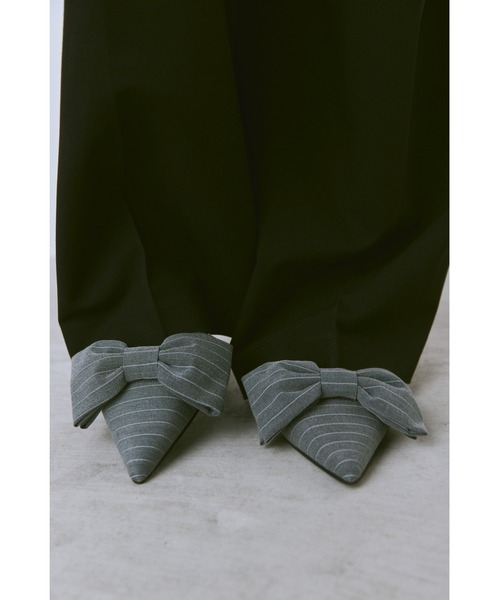 un/neu(アンノイ)の「ポインテッドストライプリボンミュール(パンプス・レディース・グレー/イエロー/ブラック・SMALL/MEDIUM/LARGE)」の18枚目の写真