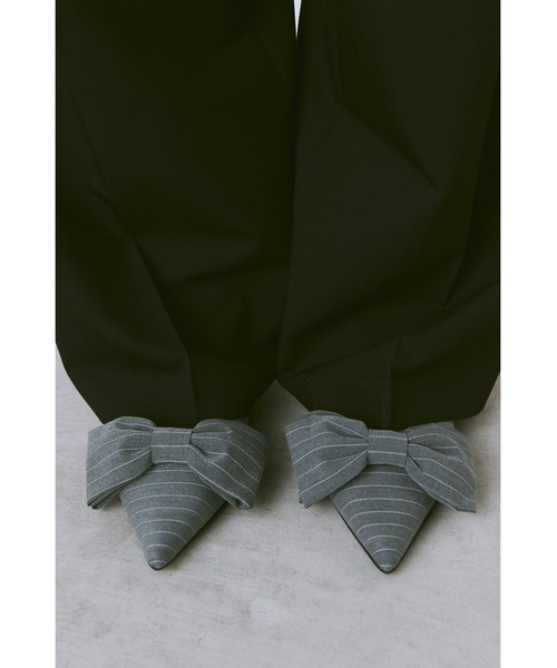 un/neu(アンノイ)の「ポインテッドストライプリボンミュール(パンプス・レディース・グレー/イエロー/ブラック・SMALL/MEDIUM/LARGE)」の19枚目の写真
