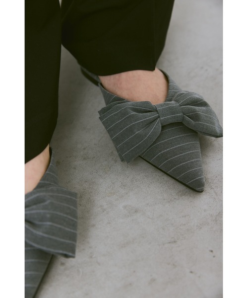 un/neu(アンノイ)の「ポインテッドストライプリボンミュール(パンプス・レディース・グレー/イエロー/ブラック・SMALL/MEDIUM/LARGE)」の22枚目の写真