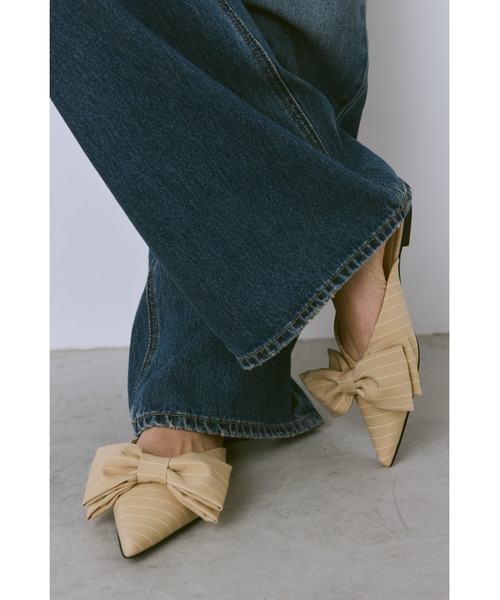 un/neu(アンノイ)の「ポインテッドストライプリボンミュール(パンプス・レディース・グレー/イエロー/ブラック・SMALL/MEDIUM/LARGE)」の6枚目の写真