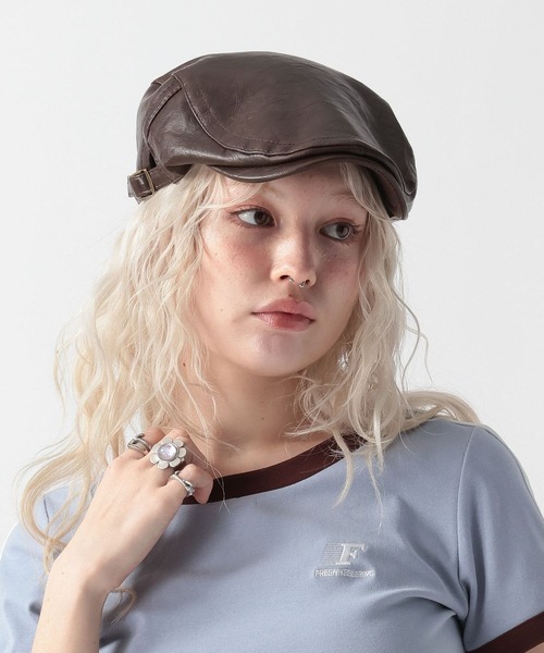 FOREVER 21（フォーエバー トゥエンティーワン）の「【2025SS】フェイクレザーハンチング（ハンチング/ベレー帽・レディース・ブラウン・FREE）」の4枚目の写真