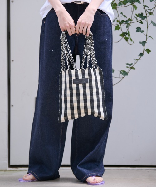 Moon Bird(ムーンバード)の「【MOON BIRD/ムーンバード】手織りハンモックトートバッグS/手織り【WEB限定】(トートバッグ・レディース・ホワイト系その他/ブラック系その他/イエロー系その他/オレンジ系その他/ホワイト系その他2/ブラック系その他2/ブラック系その他3/イエロー系その他2・フリー)」の4枚目の写真