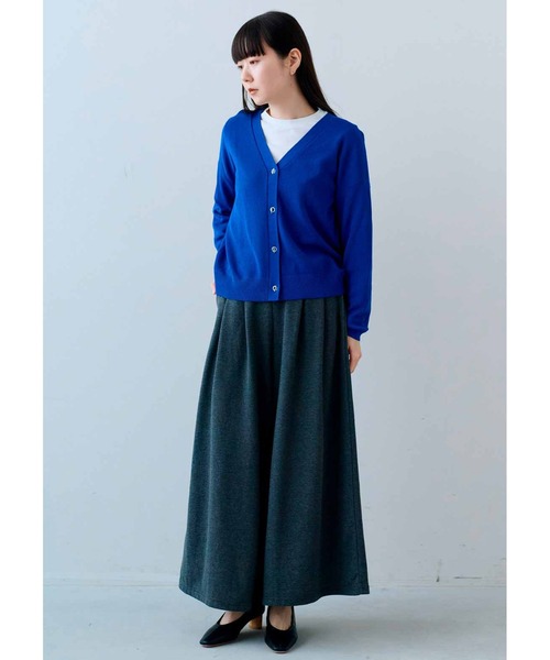 IEDIT(イディット)の「IEDIT UVカットがうれしい マンテルボタンでクラスアップがかなうカーディガン(カーディガン/ボレロ・レディース・ロイヤルブルー/ライトベージュ・M/L/LL/3L/4L/S)」の3枚目の写真