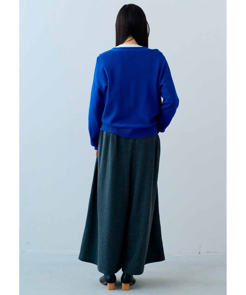 IEDIT(イディット)の「IEDIT UVカットがうれしい マンテルボタンでクラスアップがかなうカーディガン(カーディガン/ボレロ・レディース・ロイヤルブルー/ライトベージュ・M/L/LL/3L/4L/S)」の5枚目の写真