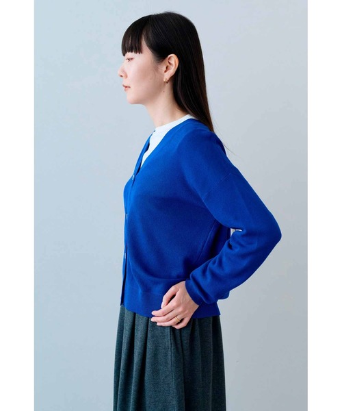 IEDIT(イディット)の「IEDIT UVカットがうれしい マンテルボタンでクラスアップがかなうカーディガン(カーディガン/ボレロ・レディース・ロイヤルブルー/ライトベージュ・M/L/LL/3L/4L/S)」の6枚目の写真