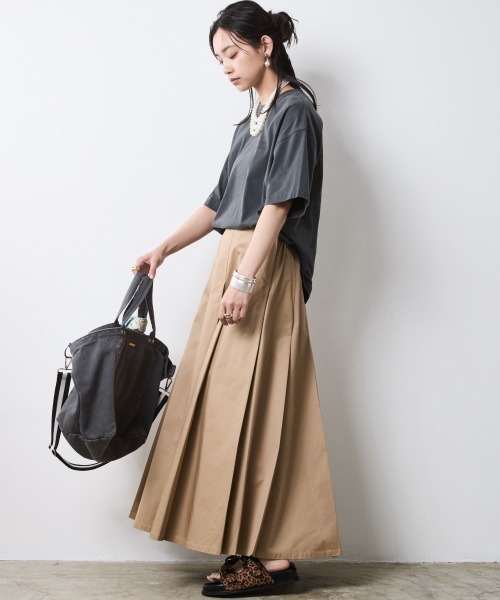 CHIC STYLE（シックスタイル）の「ピグメント染ロゴプリントTシャツ＜大きいサイズ有＞シックスタイル（Tシャツ/カットソー・レディース・ブラウン/チャコール・LL/3L/4L/5L/M/L）」の20枚目の写真