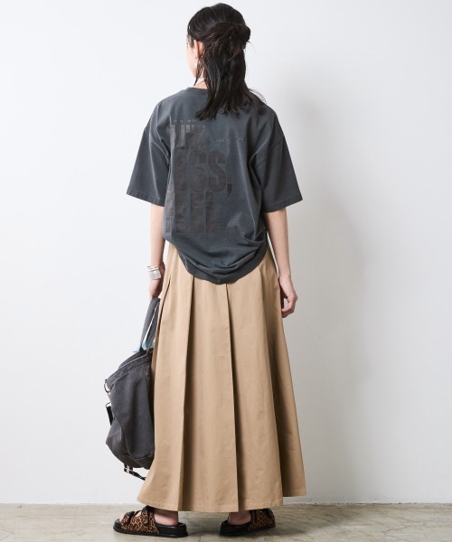 CHIC STYLE（シックスタイル）の「ピグメント染ロゴプリントTシャツ＜大きいサイズ有＞シックスタイル（Tシャツ/カットソー・レディース・ブラウン/チャコール・LL/3L/4L/5L/M/L）」の21枚目の写真