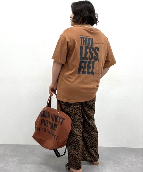 CHIC STYLE（シックスタイル）の「ピグメント染ロゴプリントTシャツ＜大きいサイズ有＞シックスタイル（Tシャツ/カットソー・レディース・ブラウン/チャコール・LL/3L/4L/5L/M/L）」の7枚目の写真