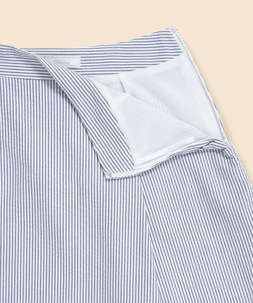 BROOKS BROTHERS（ブルックスブラザーズ）の「コットン　シアサッカーストライプ　ミディサーキュラースカート（スカート・レディース・ホワイト×ブルー・6/0/2/4/8）」の3枚目の写真