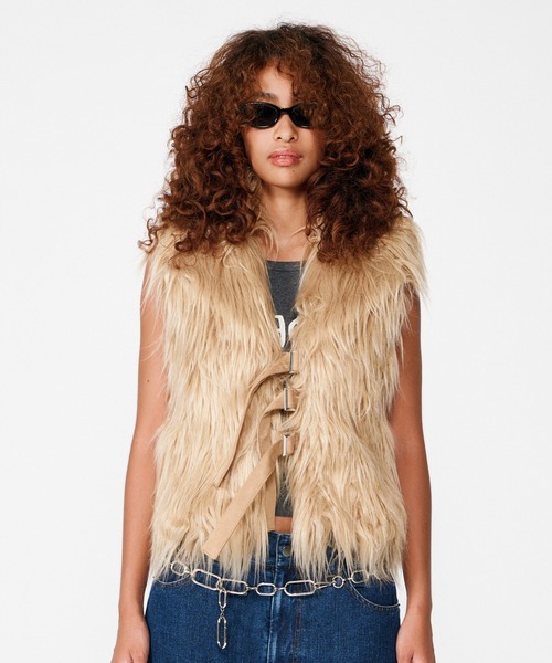 BEEDEN（ビーデン）の「VOLUME FUR VEST（その他アウター・レディース・ベージュ/ホワイト・FREE）」の2枚目の写真