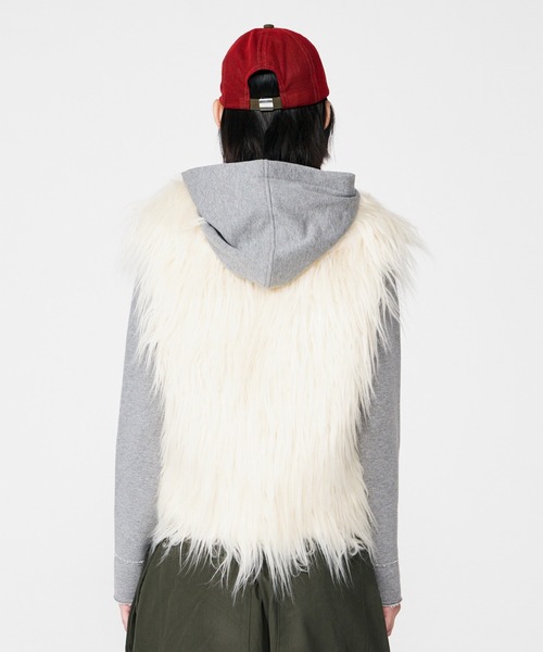 BEEDEN（ビーデン）の「VOLUME FUR VEST（その他アウター・レディース・ベージュ/ホワイト・FREE）」の3枚目の写真