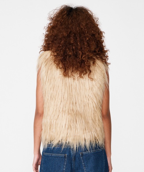 BEEDEN（ビーデン）の「VOLUME FUR VEST（その他アウター・レディース・ベージュ/ホワイト・FREE）」の15枚目の写真