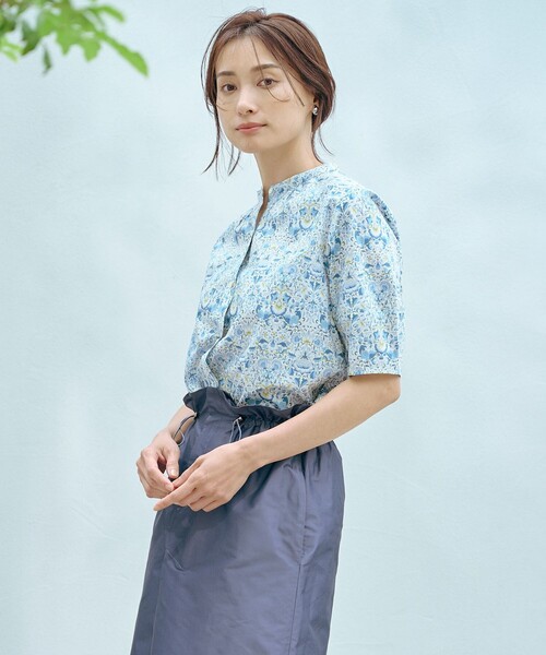 J.PRESS(ジェイプレス)の「【洗える】LIBERTY バンドカラー ブラウス(シャツ/ブラウス・レディース・ピンク系5/ブルー系5・9/11)」の1枚目の写真