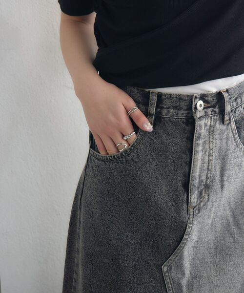 kivi(キヴィ)の「chemical denim SK(デニムスカート・レディース・ブラック/ブルー・MEDIUM/LARGE)」の11枚目の写真