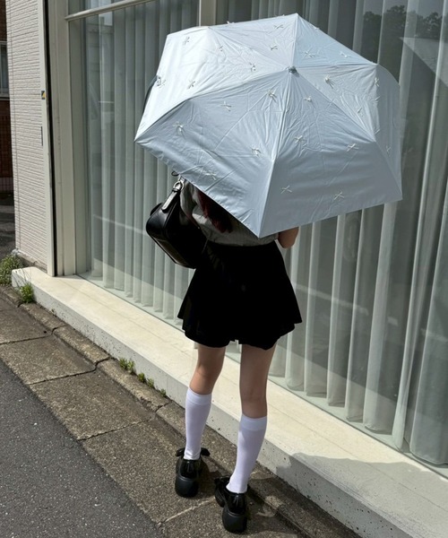 one after another NICE CLAUP(ワンアフターアナザーナイスクラップ)の「晴雨兼用/ミニリボン折りたたみ傘(折りたたみ傘・レディース・サックスブルー/ピンク/ホワイト・FREE)」の7枚目の写真