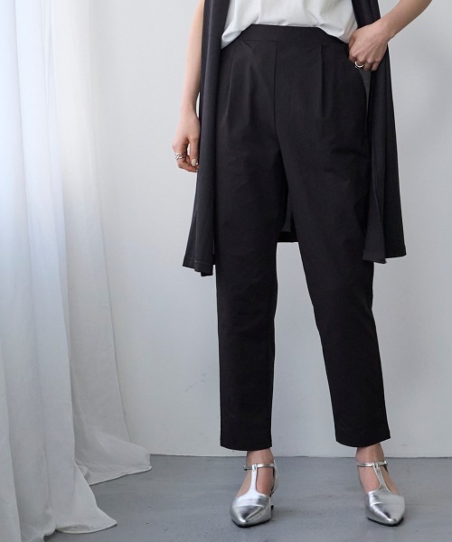 SMILE LAND（スマイルランド）の「＜大きいサイズ＞２４時間ずっと快適かるスルーメッシュテーパードパンツ（吸汗速乾・イージーケア・ＵＶカット）（セットアップ可能）（スラックス・レディース・ブラック/ネイビー/モカ・L/LL/3L/4L/5L）」の4枚目の写真