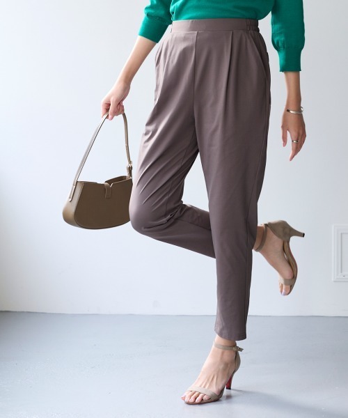 SMILE LAND（スマイルランド）の「＜大きいサイズ＞２４時間ずっと快適かるスルーメッシュテーパードパンツ（吸汗速乾・イージーケア・ＵＶカット）（セットアップ可能）（スラックス・レディース・ブラック/ネイビー/モカ・L/LL/3L/4L/5L）」の11枚目の写真