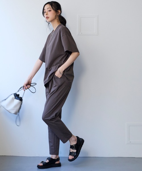 SMILE LAND（スマイルランド）の「＜大きいサイズ＞２４時間ずっと快適かるスルーメッシュテーパードパンツ（吸汗速乾・イージーケア・ＵＶカット）（セットアップ可能）（スラックス・レディース・ブラック/ネイビー/モカ・L/LL/3L/4L/5L）」の13枚目の写真