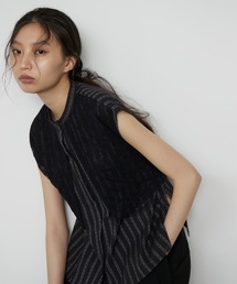 ストライプスリーブレスシャツウィズレースビブ / Striped Sleeveless Shirt with Lace Bib