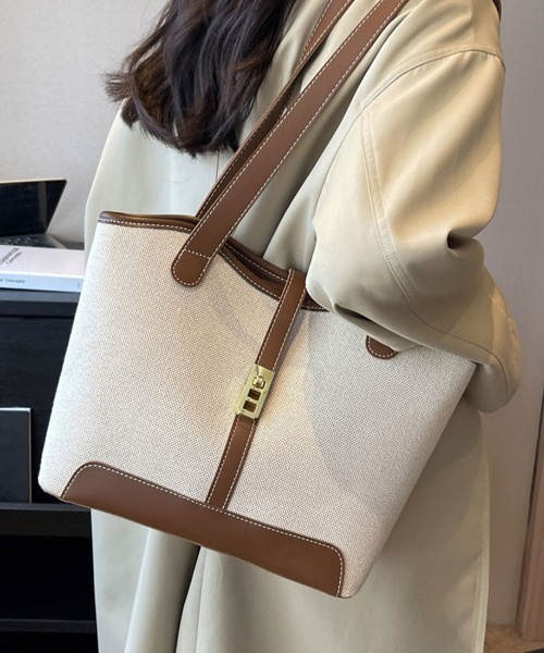 maison de LATIR(メゾンドラティール)の「上品キャンバスショルダーバッグ(ショルダーバッグ・レディース・ブラック/ブラウン・ONESIZE)」の8枚目の写真