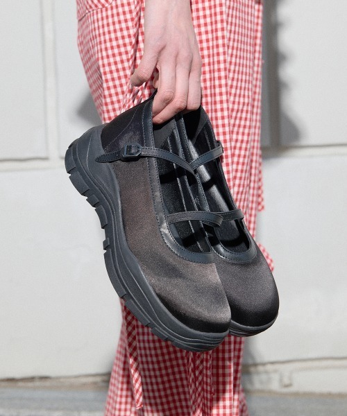 ROCKFISH WEATHERWEAR(ロックフィッシュウェザーウェア)の「FLATFORM Z-STRAP MARYJANE(スニーカー・レディース・ブラック/グレー/ベージュ/ピンク・24.5cm/24.0cm/23.5cm/23.0cm/25.0cm)」の8枚目の写真