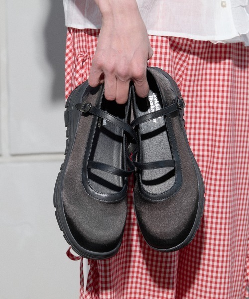 ROCKFISH WEATHERWEAR(ロックフィッシュウェザーウェア)の「FLATFORM Z-STRAP MARYJANE(スニーカー・レディース・ブラック/グレー/ベージュ/ピンク・24.5cm/24.0cm/23.5cm/23.0cm/25.0cm)」の7枚目の写真