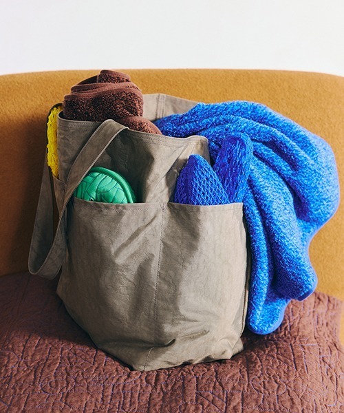 JNBY(ジェーエヌビーワイ)の「HOME Reversible Daily Tote / リバーシブルトートバッグ(トートバッグ・レディース・ベージュ/イエロー/グリーン・ONE SIZE)」の1枚目の写真